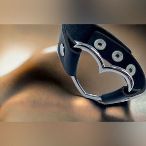 Heart Bracelet l Wristband l Black l Soft PU Leather l 3-snap adjustment l New